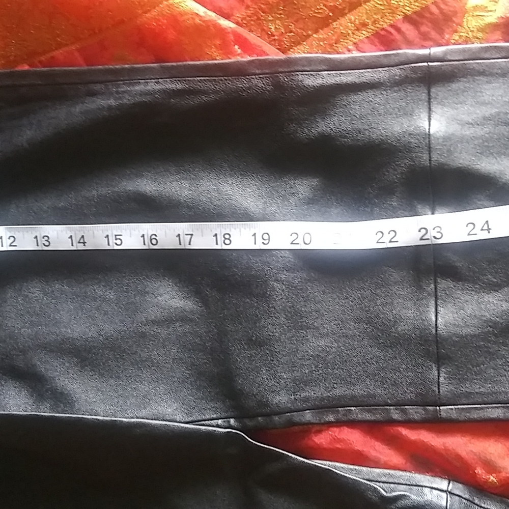 SOLD 💕St. John Napa Leather Stretch Pants - Picture 4 of 13
